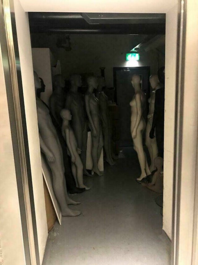 Creepy Moments (24 pics)