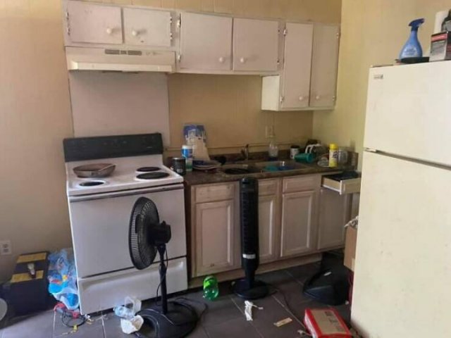 Strange Real Estate (24 pics)