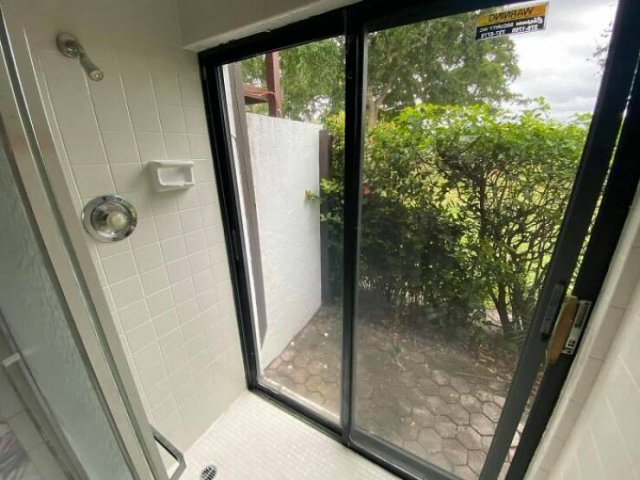 Strange Real Estate (24 pics)