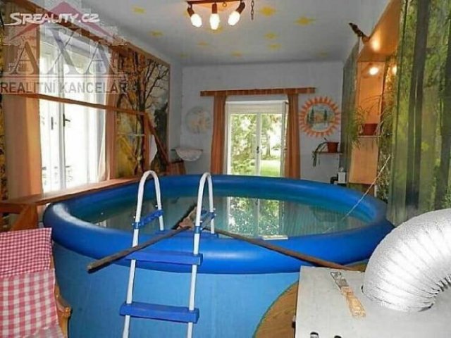 Strange Real Estate (24 pics)