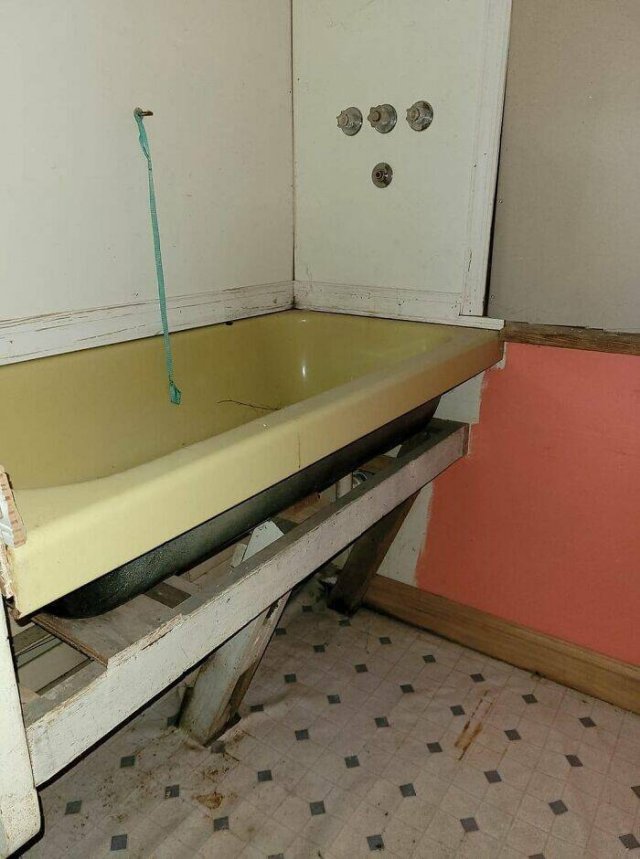 Strange Real Estate (24 pics)