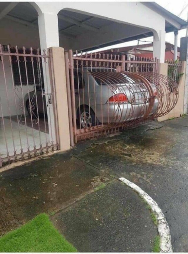 Strange Real Estate (24 pics)