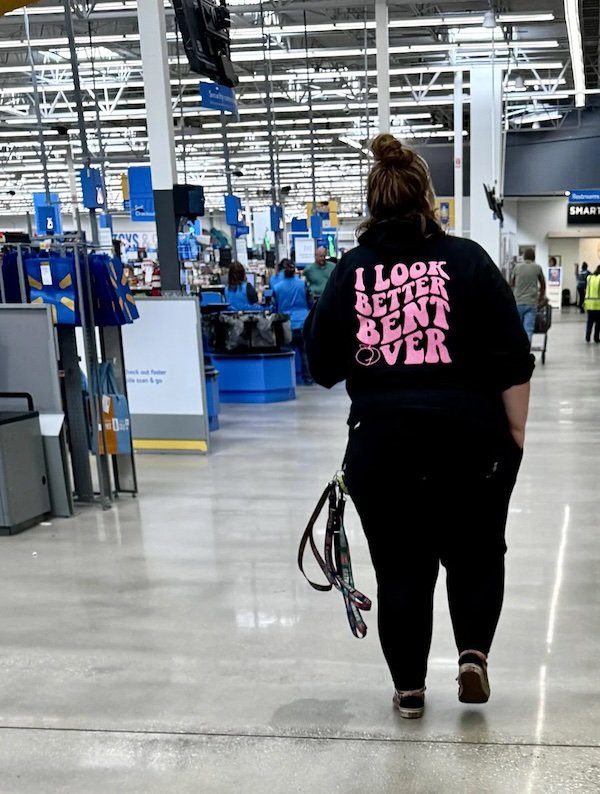 Odd People In Stores (24 pics)