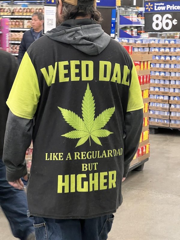Odd People In Stores (24 pics)