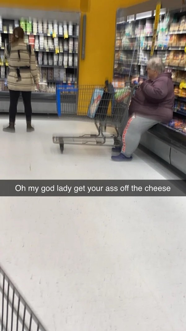 Odd People In Stores (24 pics)