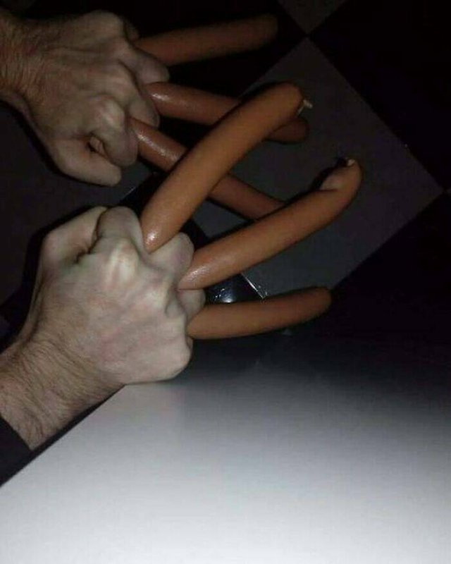 What Is Going On Here? (24 pics)
