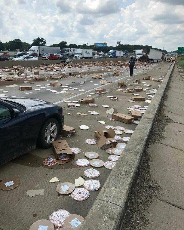 What Is Going On Here? (24 pics)