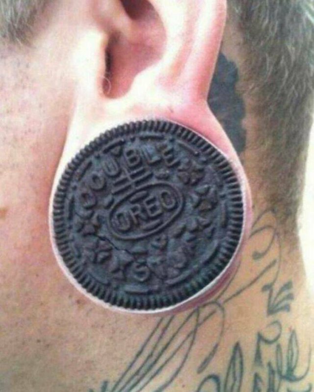 What Is Going On Here? (24 pics)