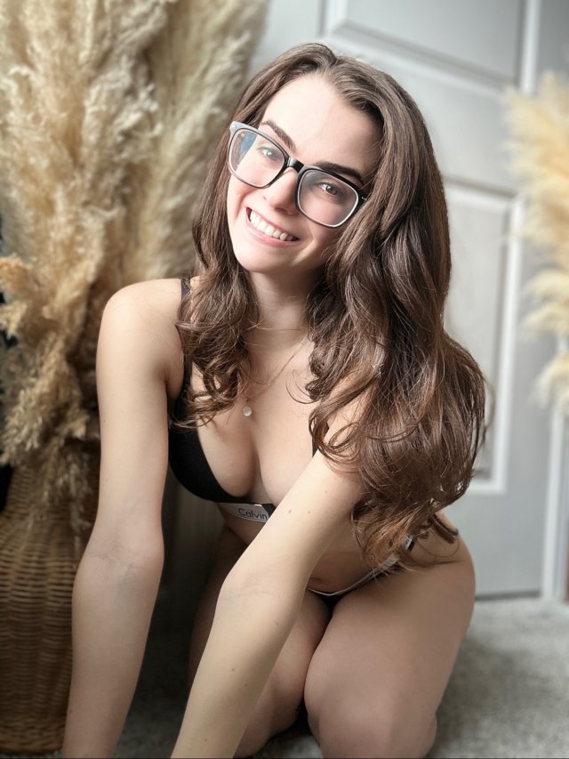 Girls In Glasses (29 pics)