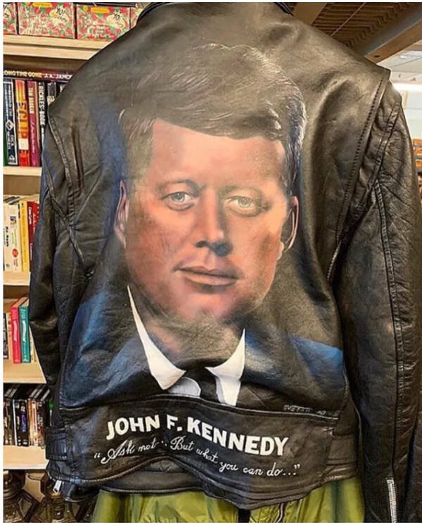 Weird Finds In Thrift Shops (23 pics)