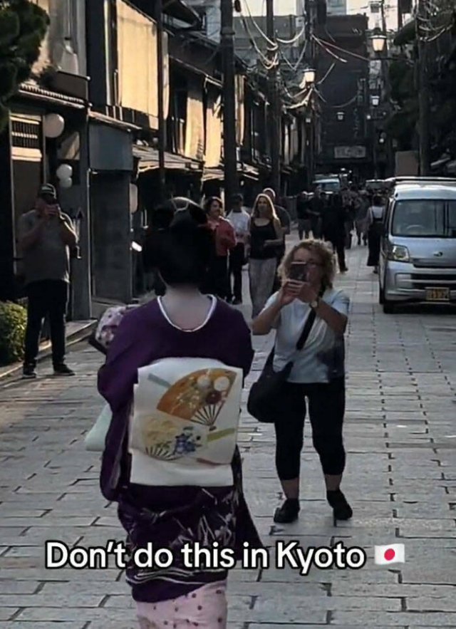 Annoying Tourists (20 pics)