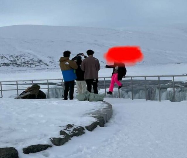 Annoying Tourists (20 pics)