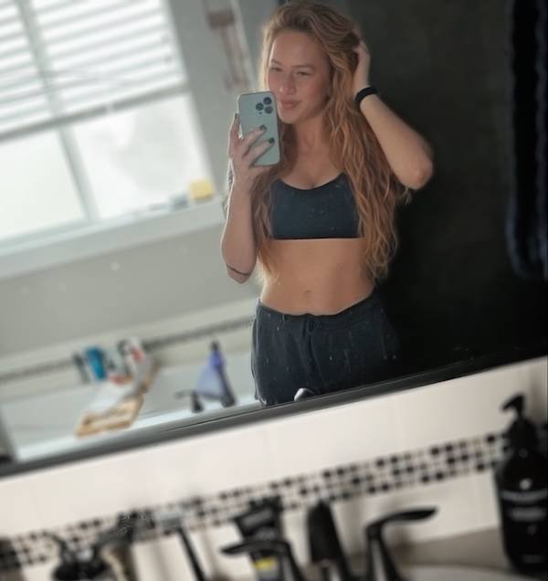 Selfie Girls (30 pics)