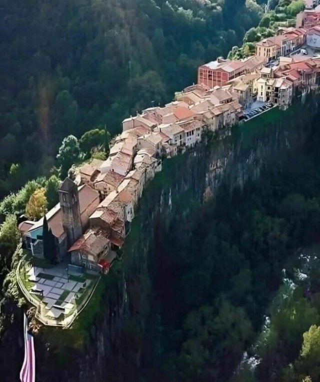 Unusual Finds On Google Maps (24 pics)