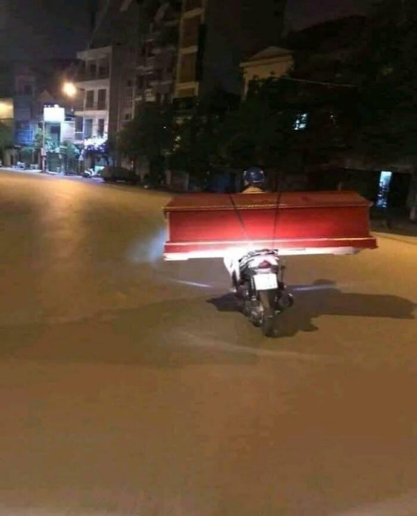 What Is Going On Here? (28 pics)