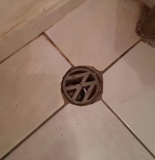 What Is Going On Here? (28 pics)