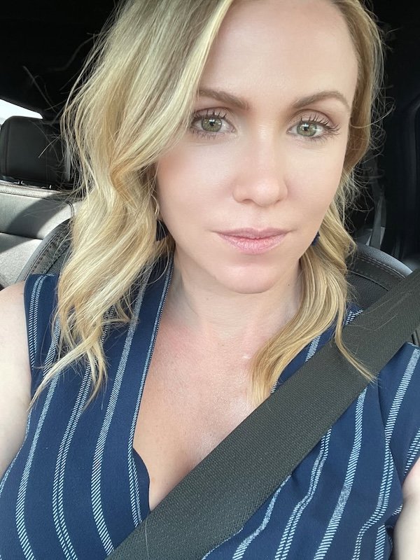 Girls In Cars (23 pics)