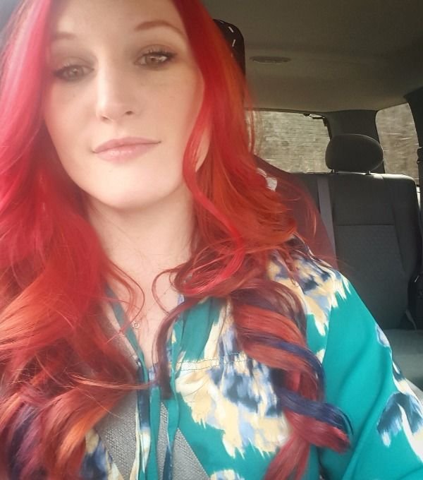 Girls In Cars (23 pics)