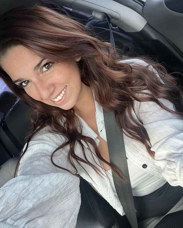 Girls In Cars (23 pics)