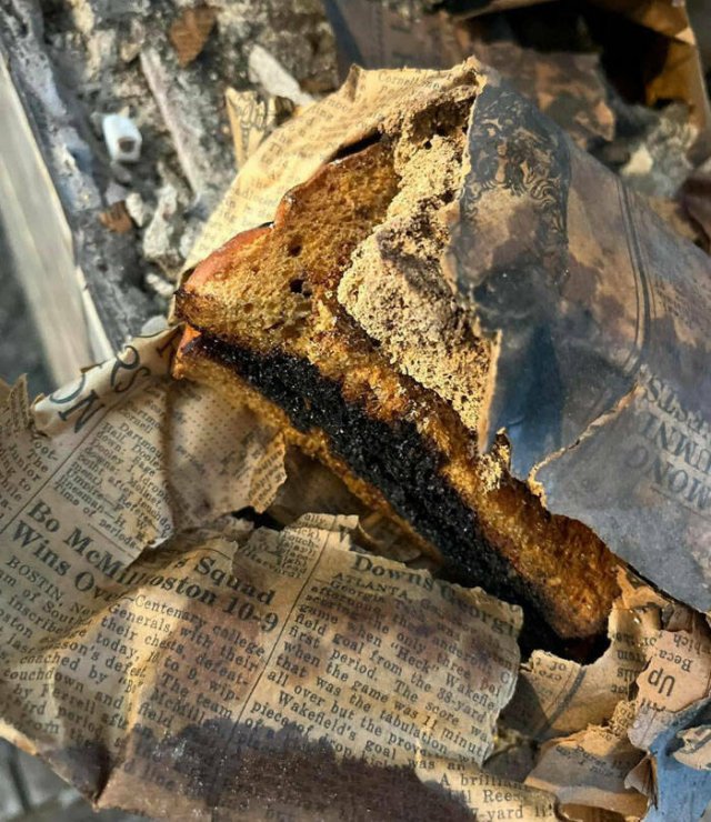 Interesting Finds In Old Houses (25 pics)