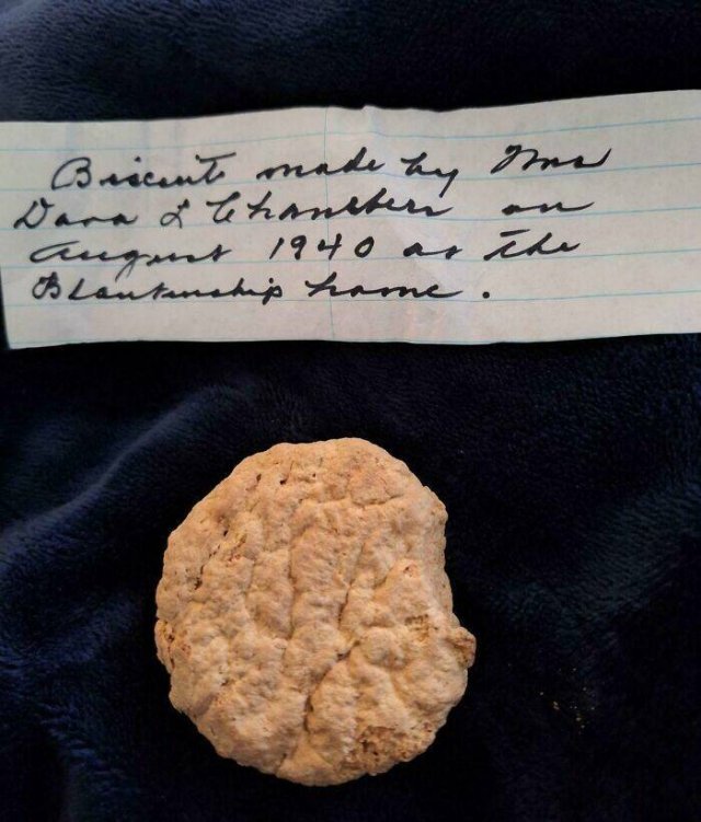 Interesting Finds In Old Houses (25 pics)