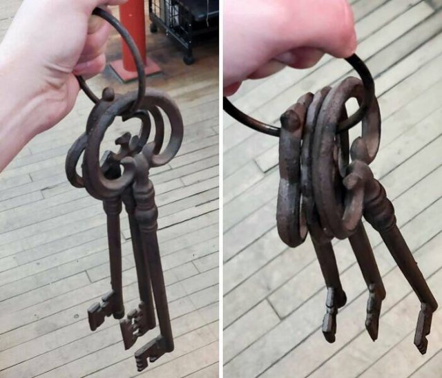 Interesting Finds In Old Houses (25 pics)