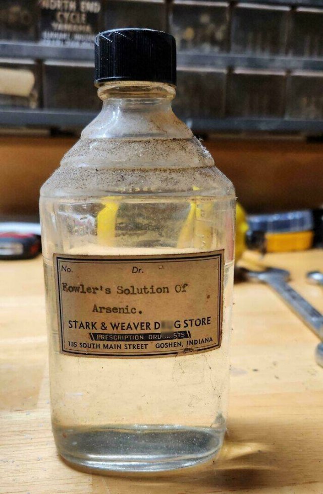 Interesting Finds In Old Houses (25 pics)