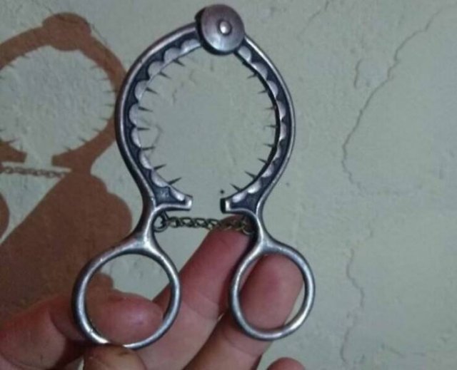 Interesting Finds In Old Houses (25 pics)