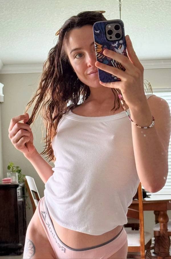 Selfie Girls (45 pics)