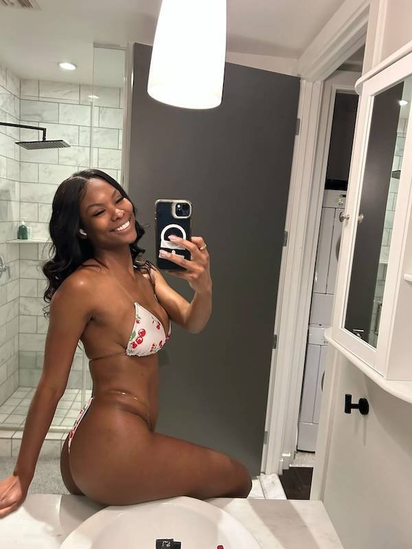 Selfie Girls (45 pics)