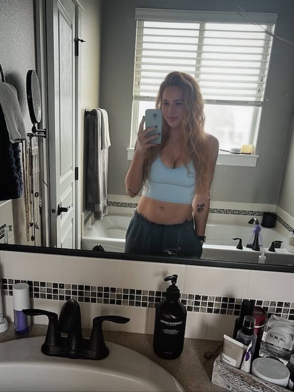 Selfie Girls (45 pics)