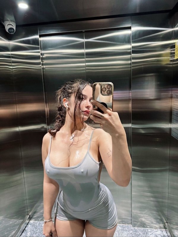 Braless Girls (30 pics)