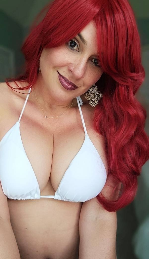 Busty Girls (48 pics)