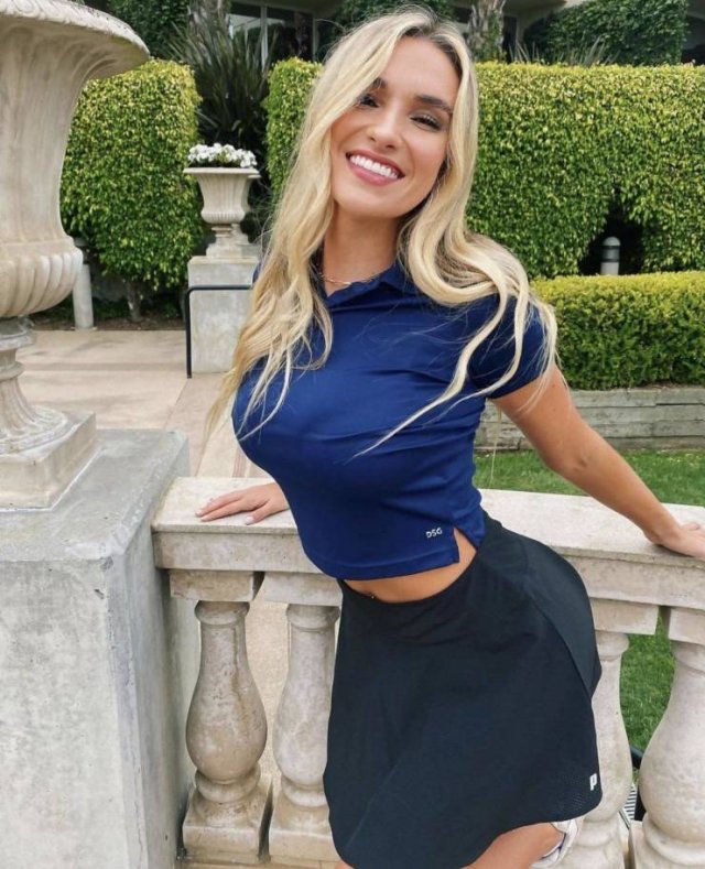 Busty Girls (48 pics)
