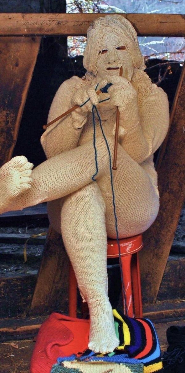 What Is Going On Here? (35 pics)