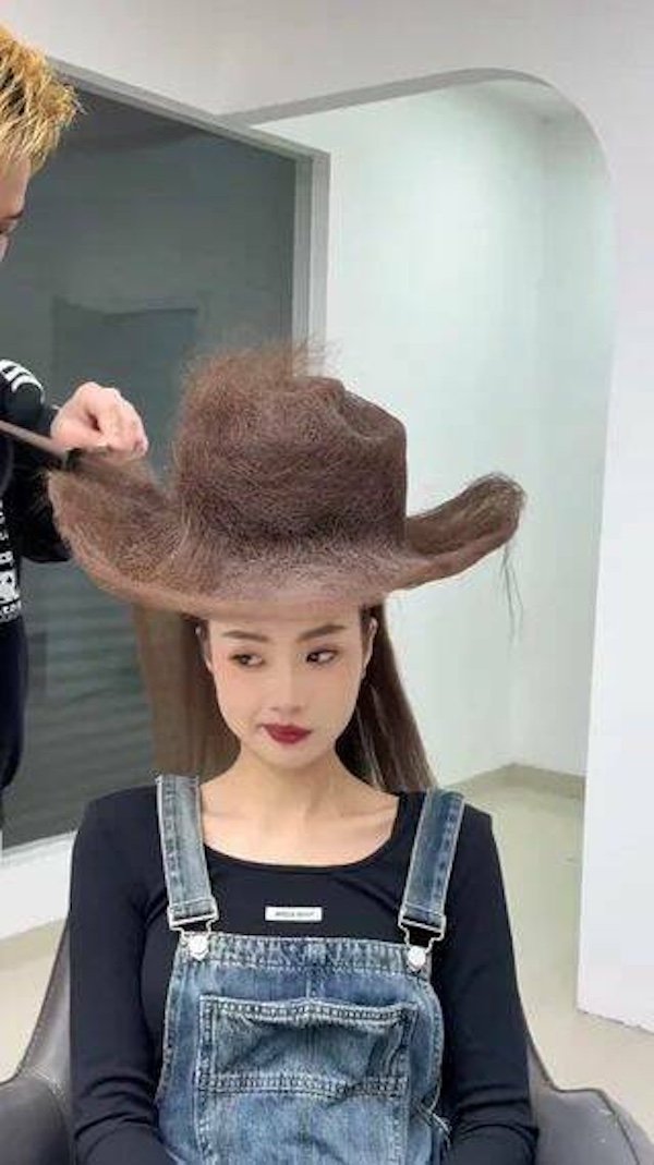 What Is Going On Here? (35 pics)