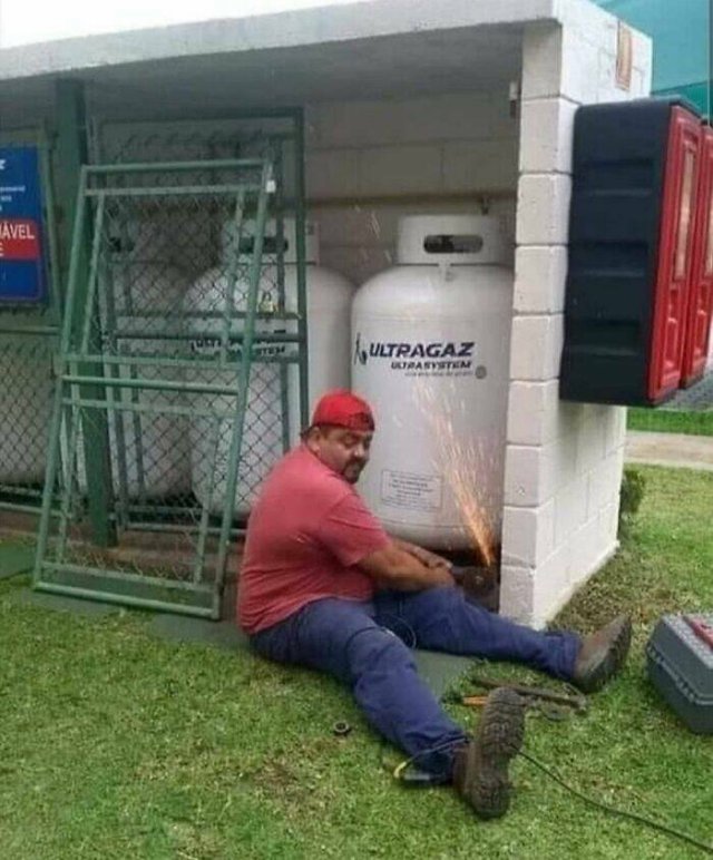 Not Very Smart People (24 pics)