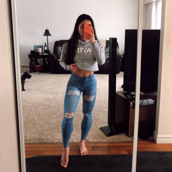 Girls In Tight Jeans (50 pics)