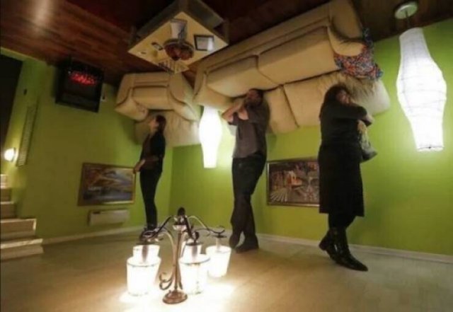 What Is Going On Here? (18 pics)