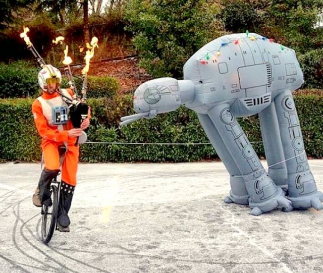 What Is Going On Here? (18 pics)