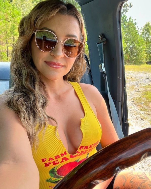 Braless Girls (31 pics)