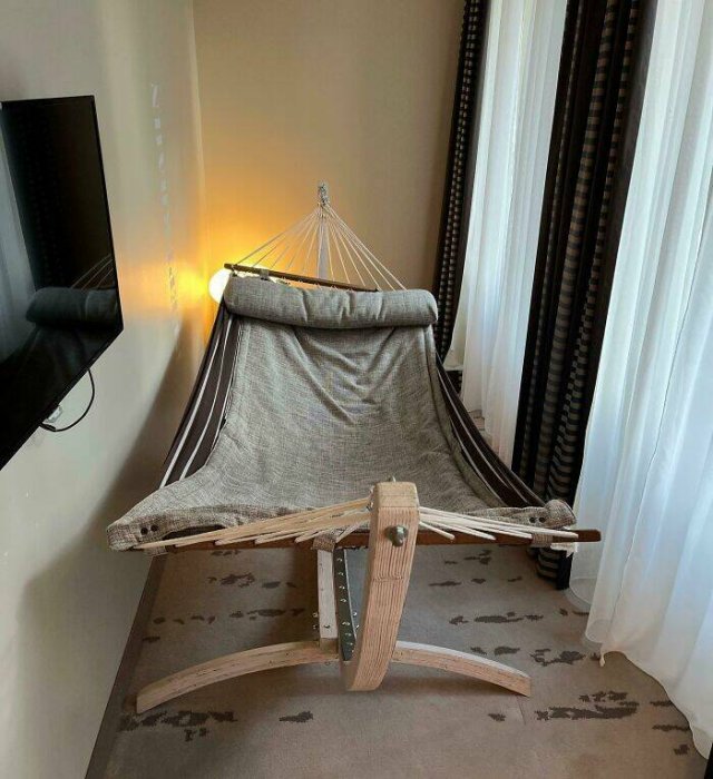 Unusual Finds In Hotels (25 pics)