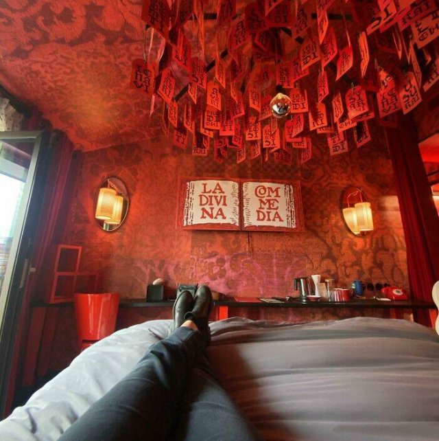 Unusual Finds In Hotels (25 pics)