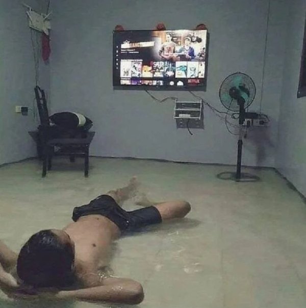 What Is Going On Here? (27 pics)