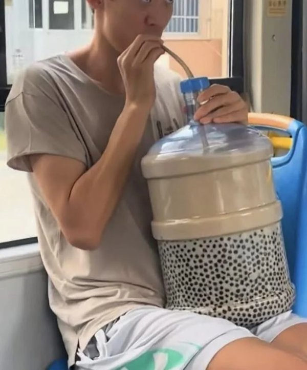 What Is Going On Here? (27 pics)