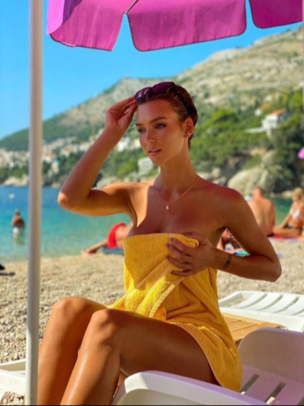 Girls With Tan Lines (34 pics)