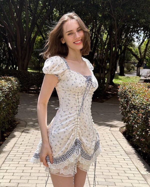 Girls In Sundresses (26 pics)