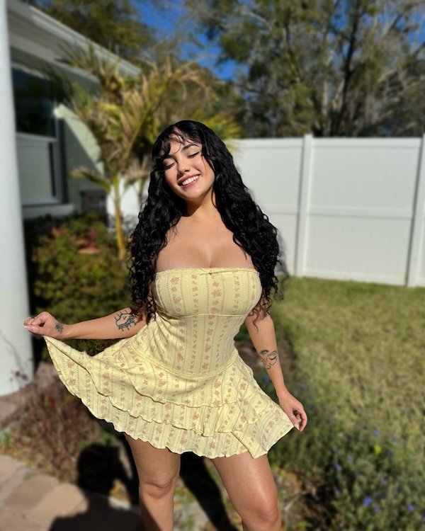 Girls In Sundresses (26 pics)