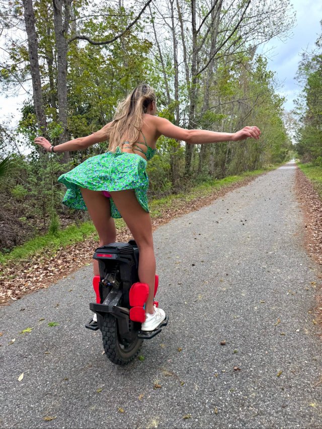 Girls In Sundresses (26 pics)