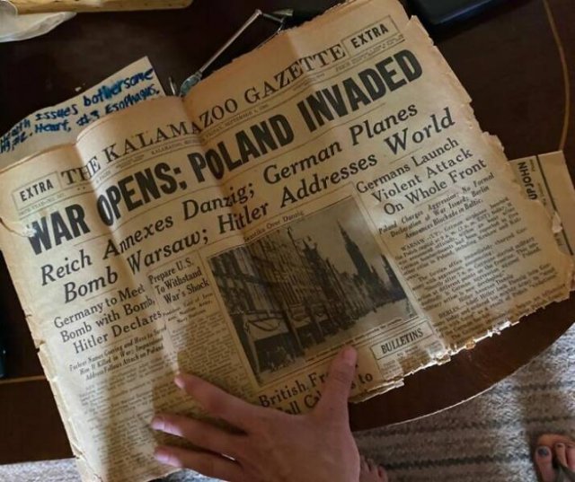 Interesting Finds In Old Houses (25 pics)